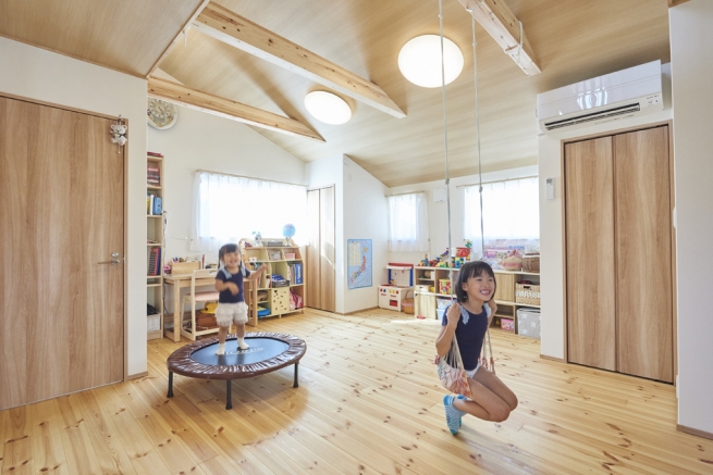 梁・無垢床で木質感がUP。お子様にも優しい素材です。