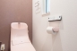 アクセントクロスでトイレも落ち着いた空間に演出